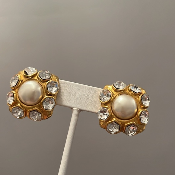 Chanel Gold and Pearl Earrings - Picture 6 of 8